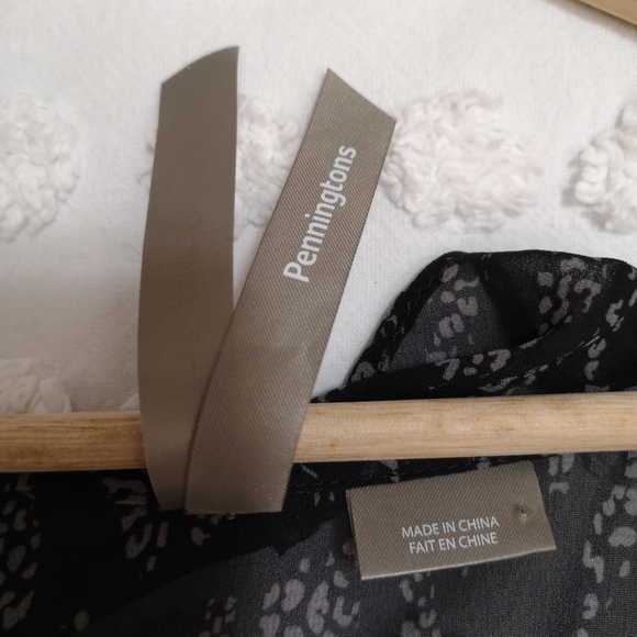 Penningtons Black and Gray Patterned Blouse Size 2X - Picture 2 of 9